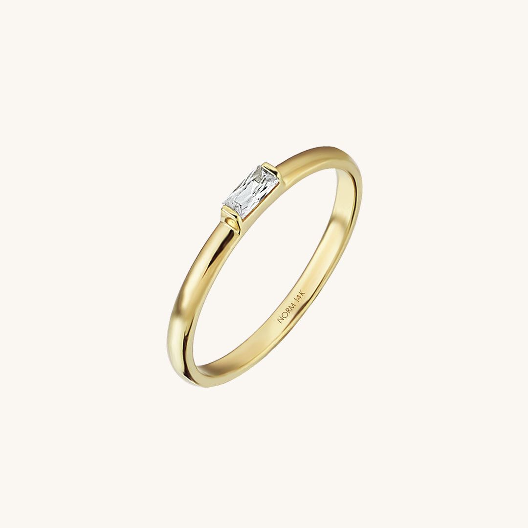 Solo Baguette Ring in Gold