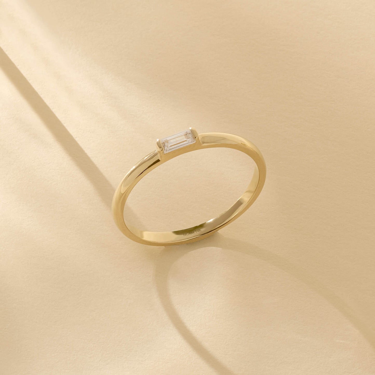 Solo Baguette Ring in Gold