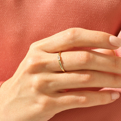 Diamond Solo Baguette Ring in Gold