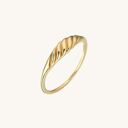 Slim Croissant Ring in Gold