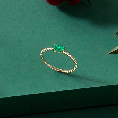 Twined Emerald Ring in Gold