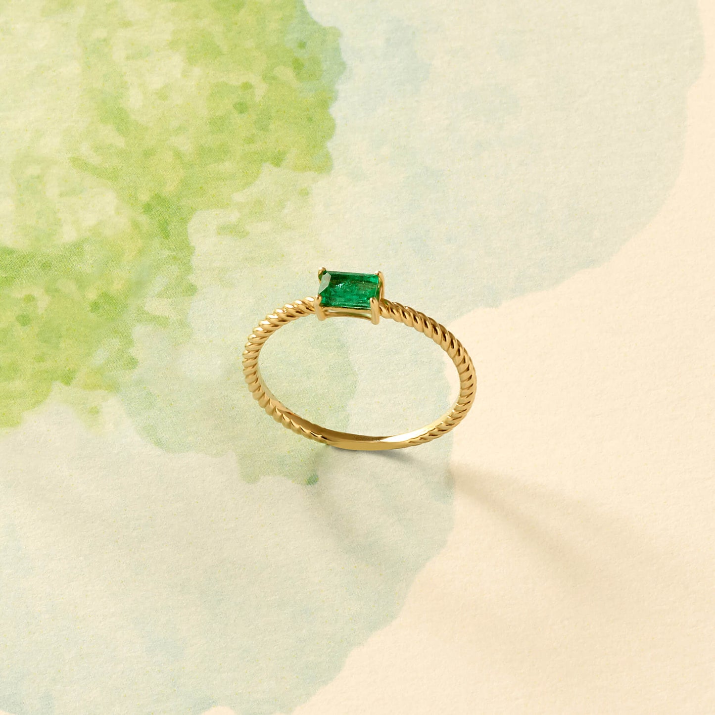Twined Emerald Ring in Gold