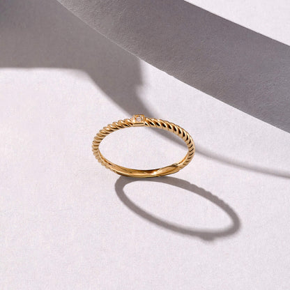 Twined Solo Ring in Gold