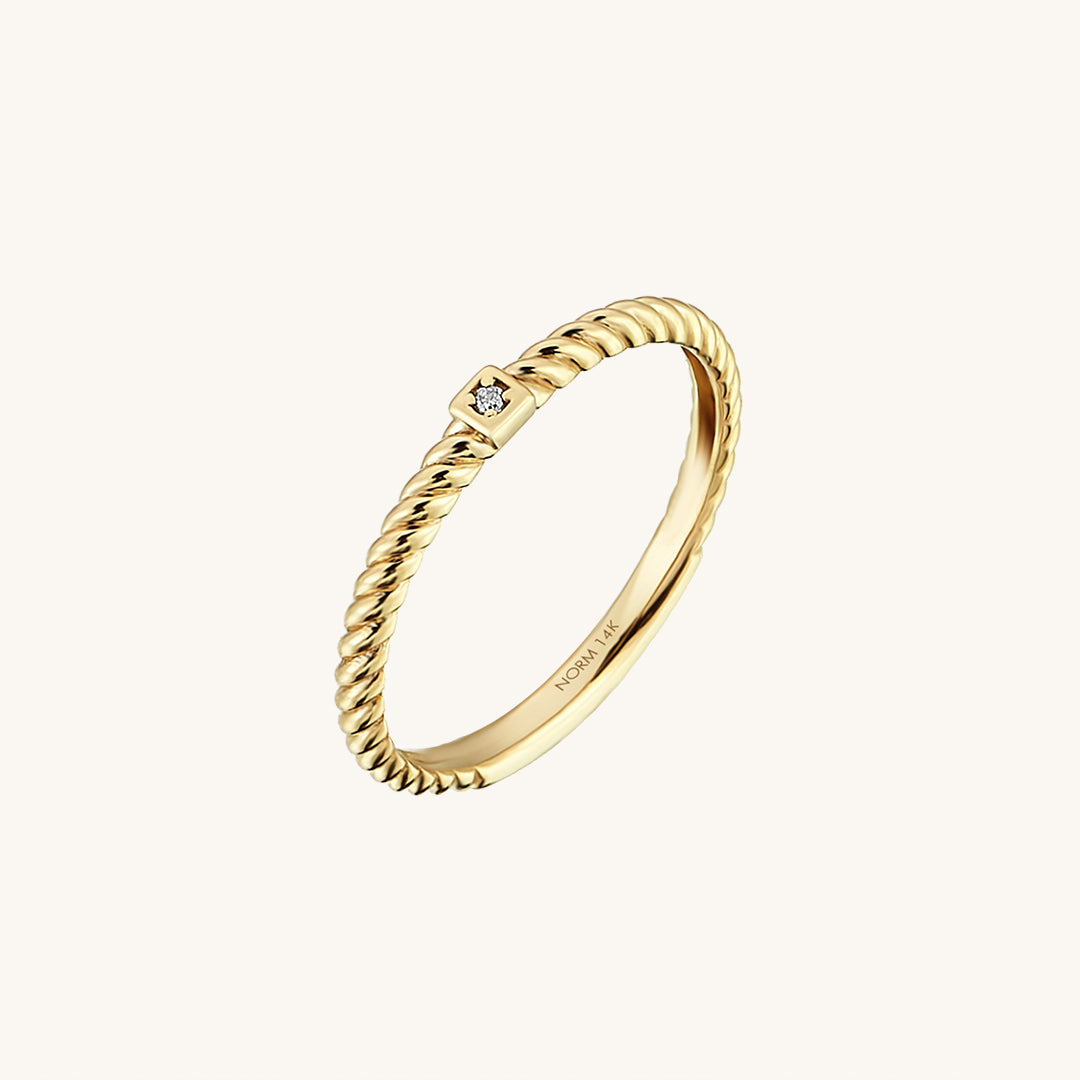 Twined Solo Ring in Gold