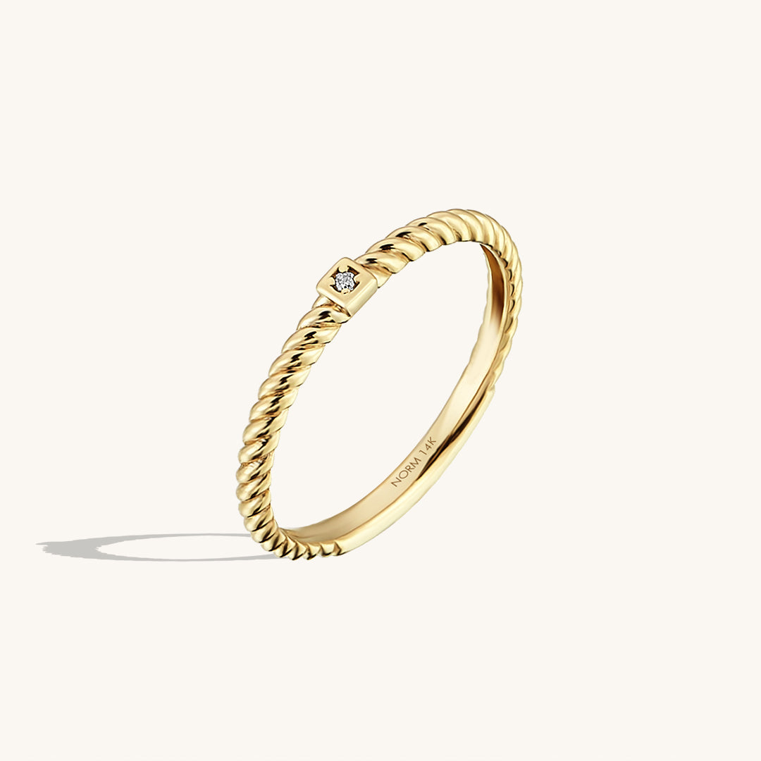 Twined Solo Ring in Gold