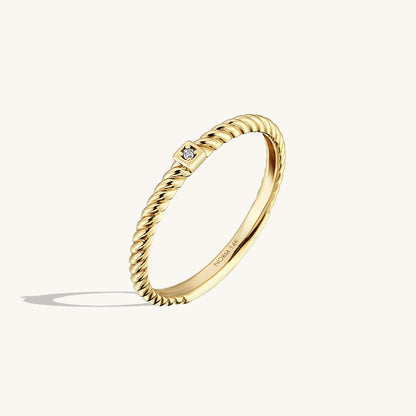 Twined Solo Ring in Gold