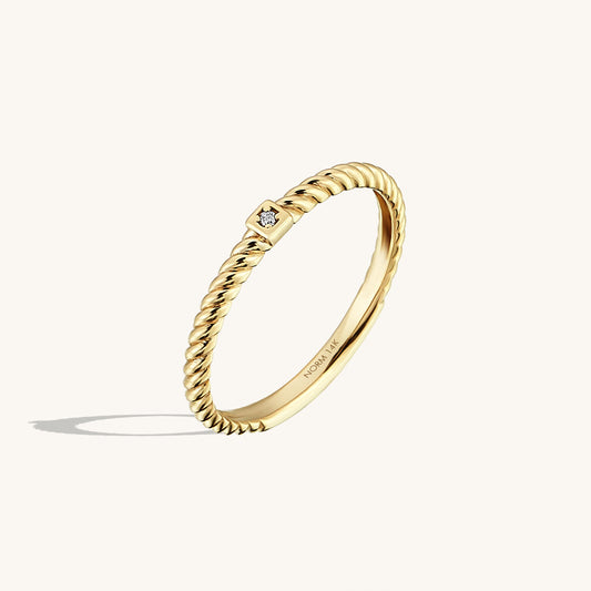 Twined Solo Ring in Gold
