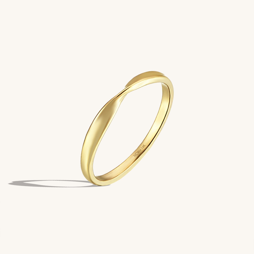 Twist Band Ring in Gold