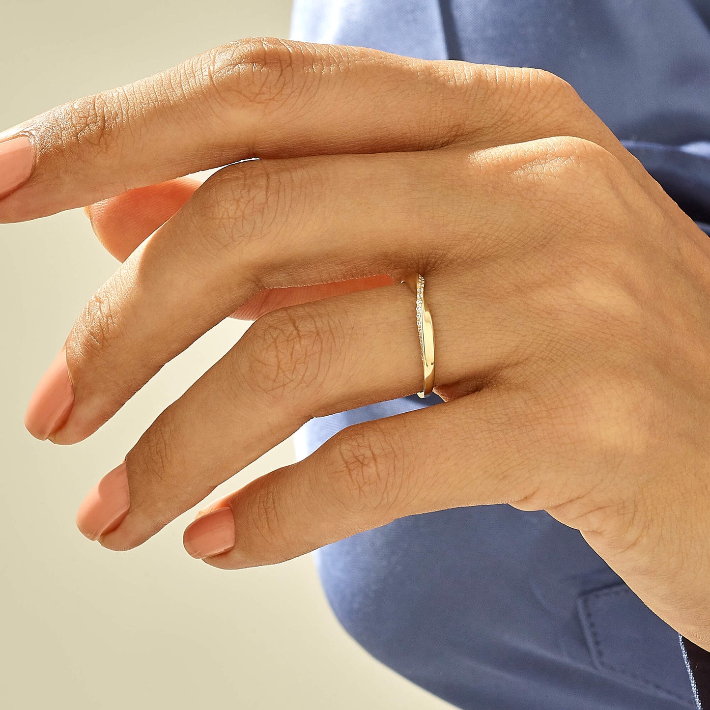 Twist Pave Band Ring in Gold