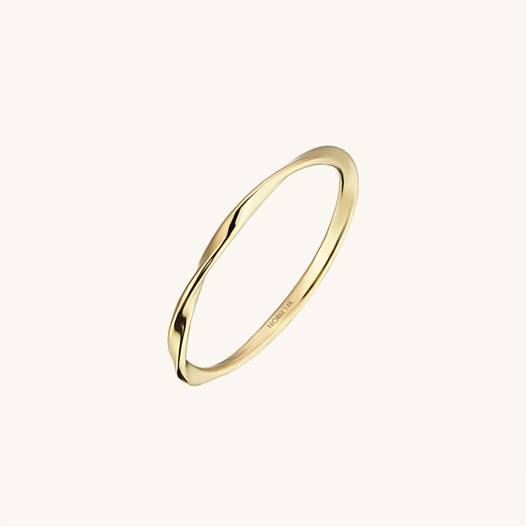 Twist Ring in Gold