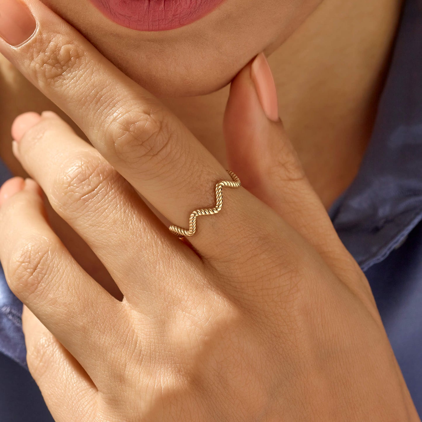 Twisted Zigzag Ring in Gold