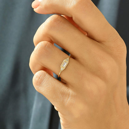 Vintage Baguette Signet Ring in Gold