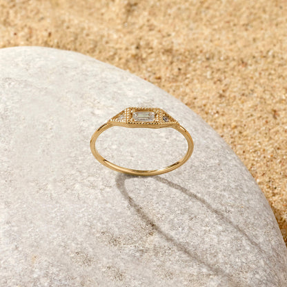 Vintage Baguette Signet Ring in Gold