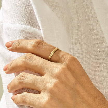 Vintage Band Ring in Gold