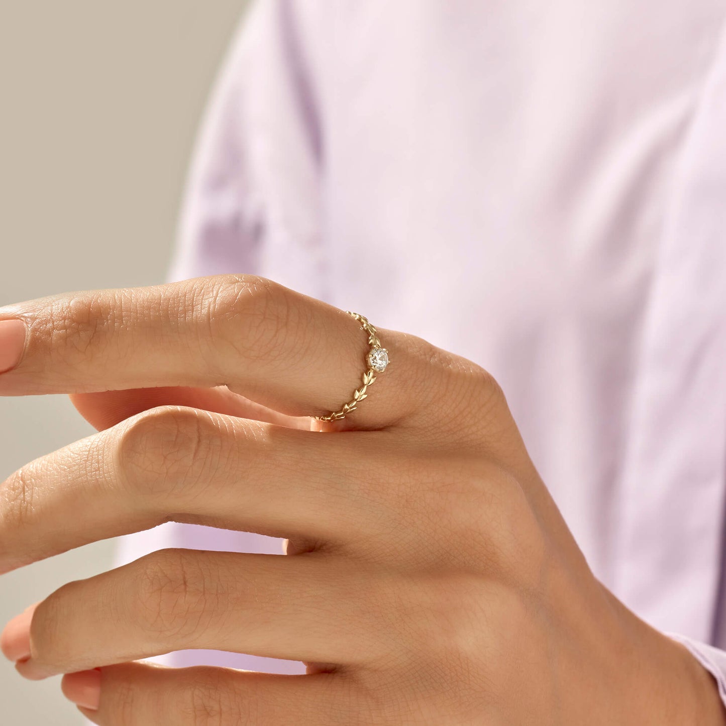 Solitaire Vine Ring in Gold