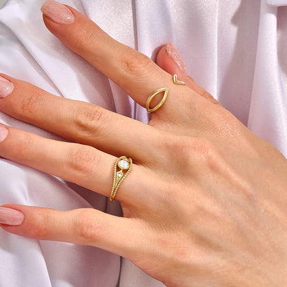 Antique Bezel Signet Ring in Gold
