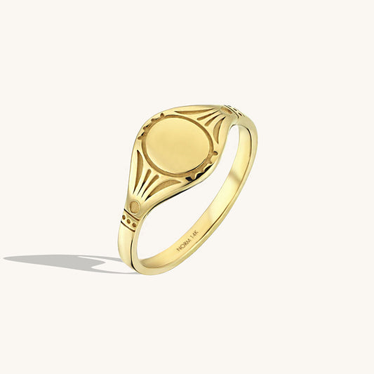 Antique Signet Ring in Gold