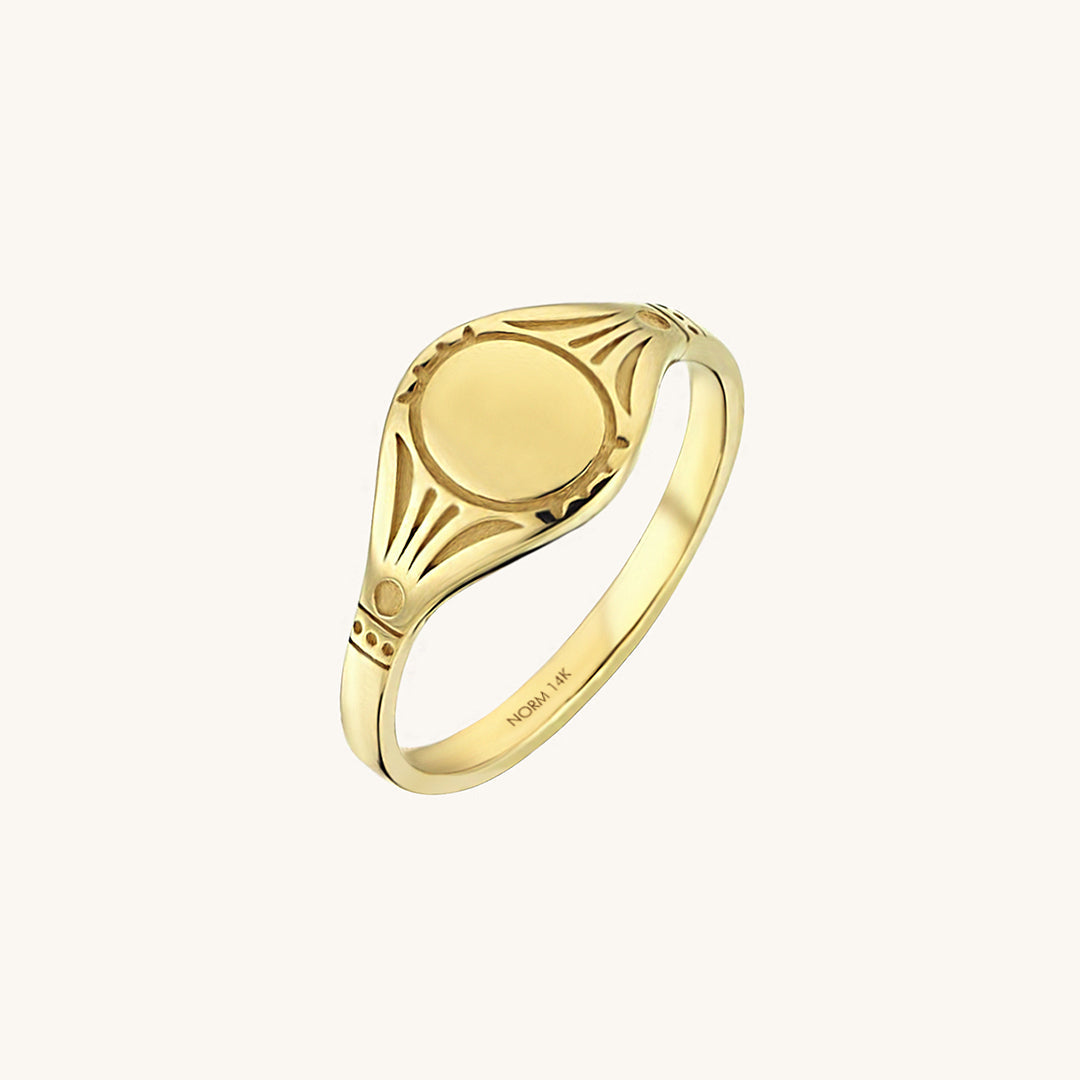 Antique Signet Ring in Gold