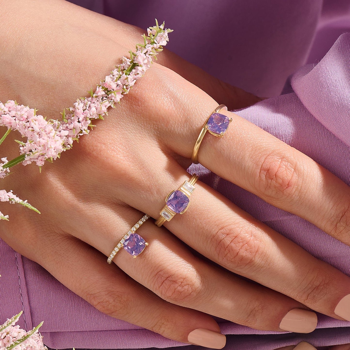 Art Deco Chalcedony Ring in Gold