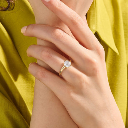 Bezel Solitaire Wave Ring in Gold