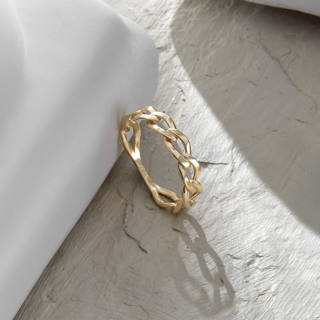 Bold Chain Ring in Gold