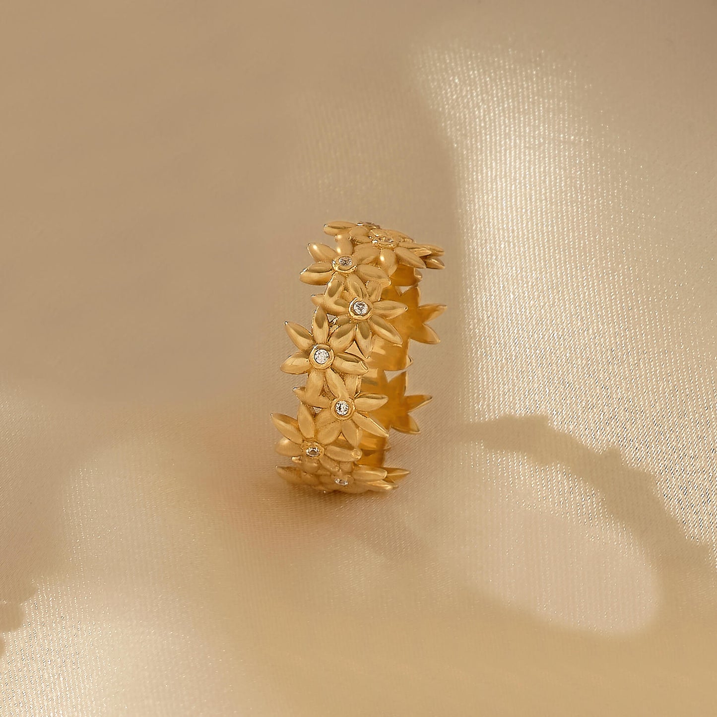 Bold Flower Band Ring in Gold