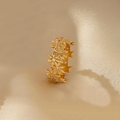 Bold Flower Band Ring in Gold