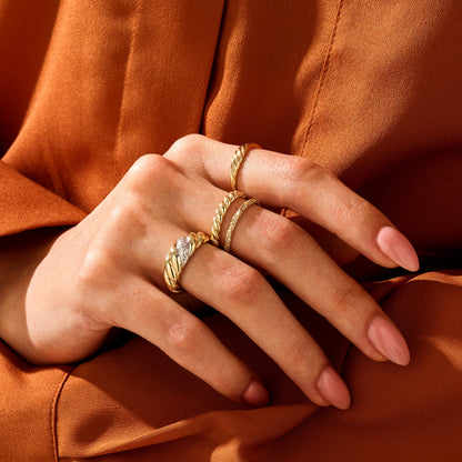 Croissant Band Ring in Gold