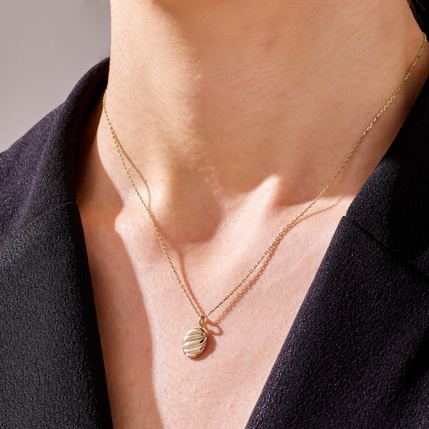 Croissant Necklace in Gold