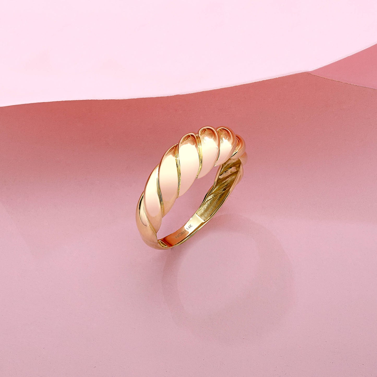 Croissant Ring in Gold