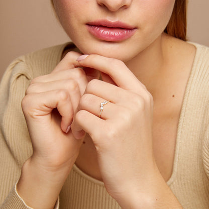 Curved Baguette Ring in Gold