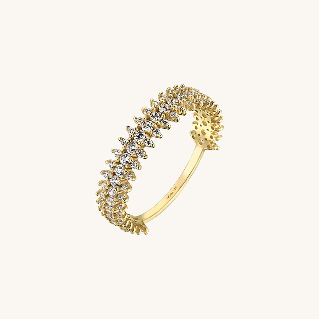 Dainty Band Ring in Gold