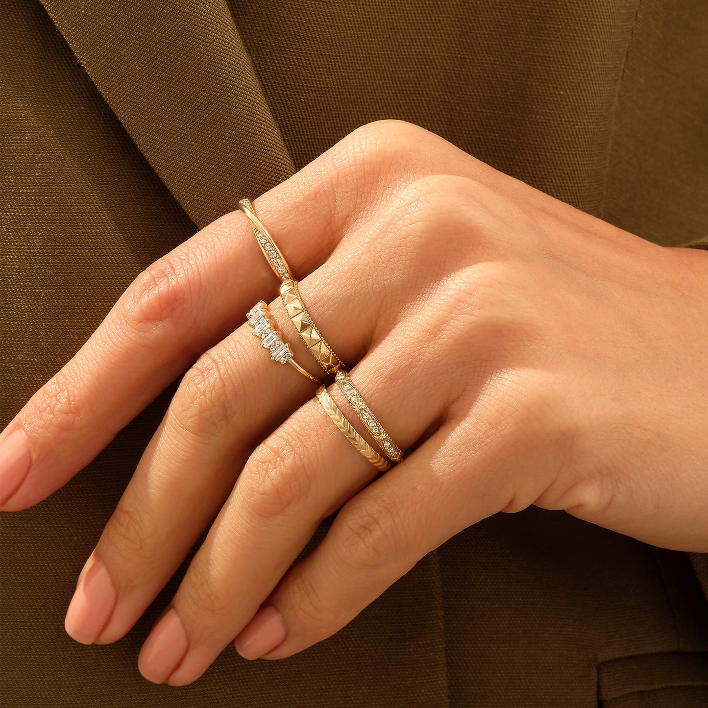 Dainty Wedding Baguette Ring in Gold