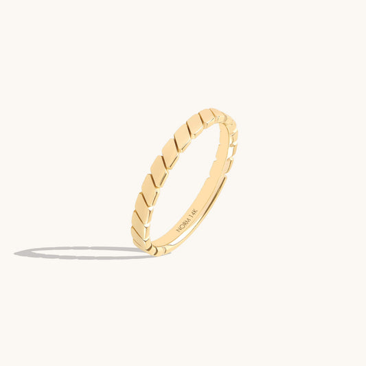 Diagonal Band Ring in Gold
