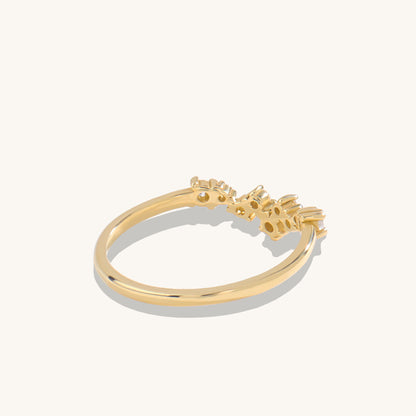 Diamond Cluster Curve Ring in Gold