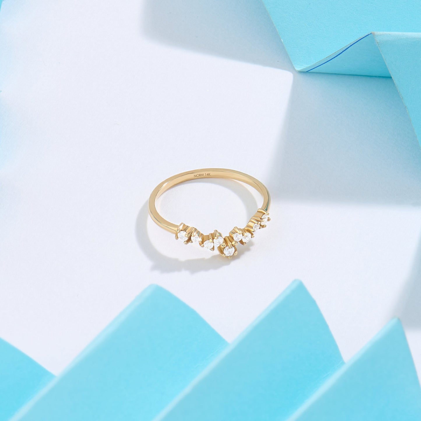 Diamond Cluster Curve Ring in Gold