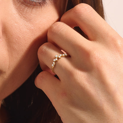 Diamond Cluster Curve Ring in Gold