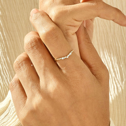 Minimalist Curve Ring in Gold