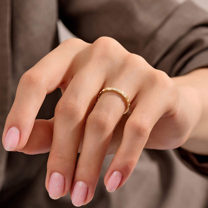 Diamond Pillar Band Ring in Gold