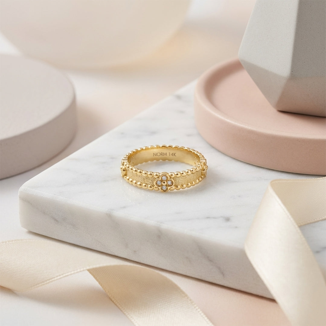 Diamond Shamrock Band Ring in Gold