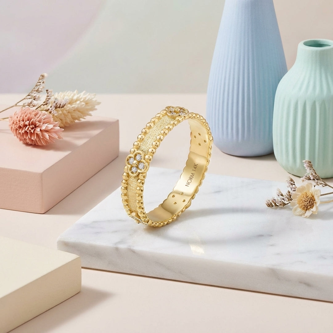 Diamond Shamrock Band Ring in Gold