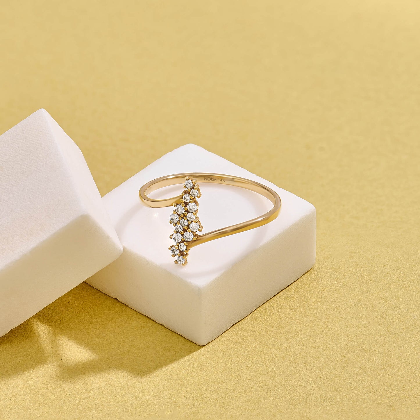 Diamond Snowflake Cluster Ring in Gold