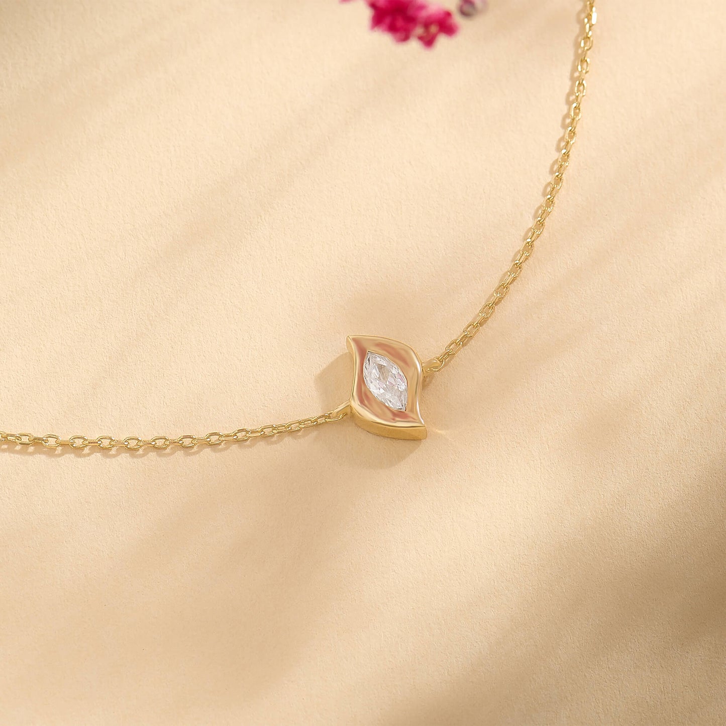 Diamond Solitaire Leaf Bracelet in Gold