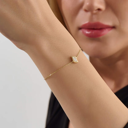Diamond Solitaire Leaf Bracelet in Gold