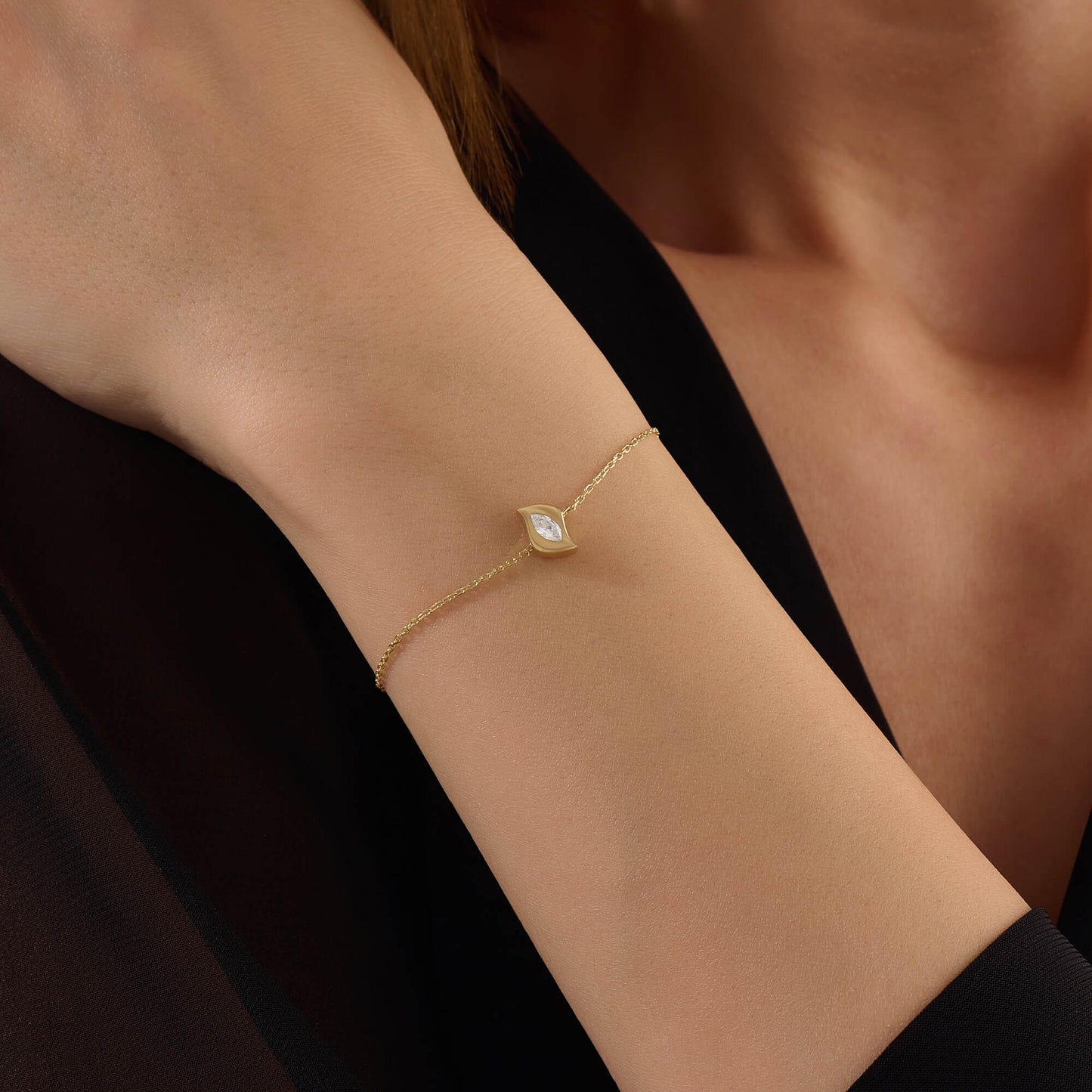 Diamond Solitaire Leaf Bracelet in Gold
