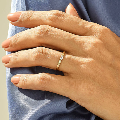 Solo Baguette Ring in Gold