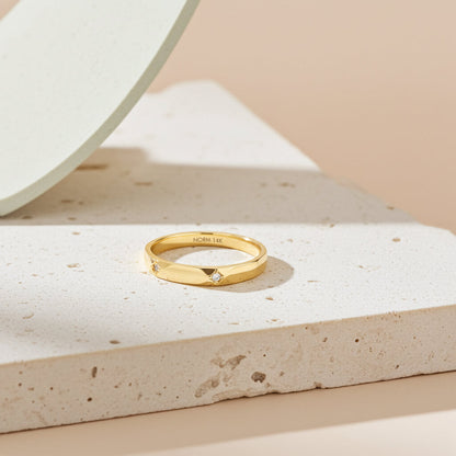 Diamond Starburst Band Ring in Gold