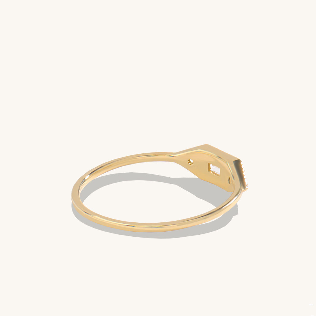 Diamond Vintage Baguette Signet Ring in Gold