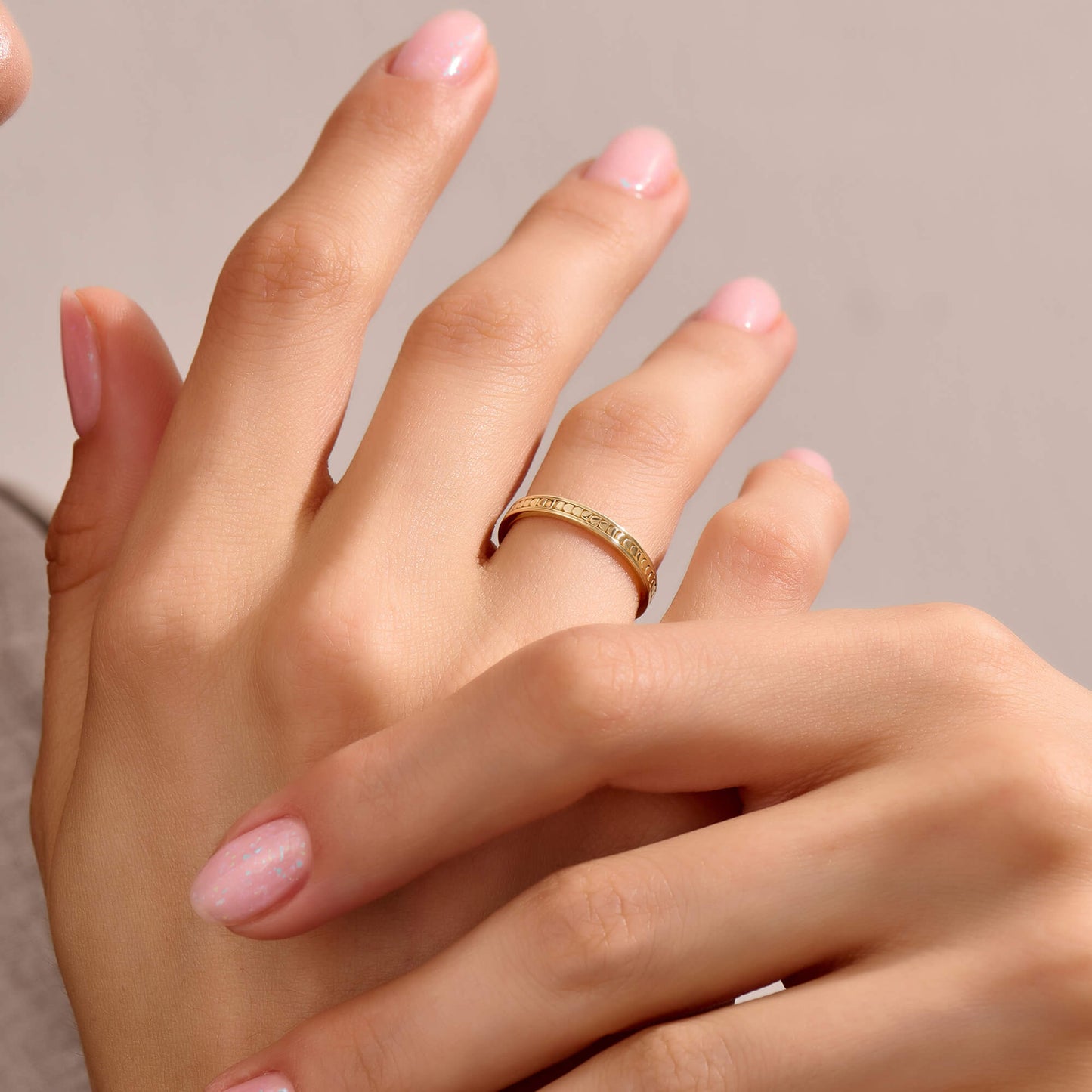 Dot Band Ring in Gold