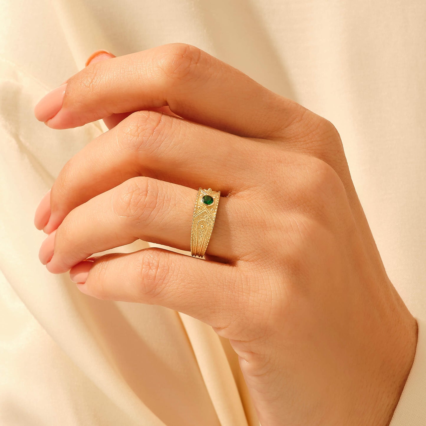 Emerald Byzantine Ring in Gold